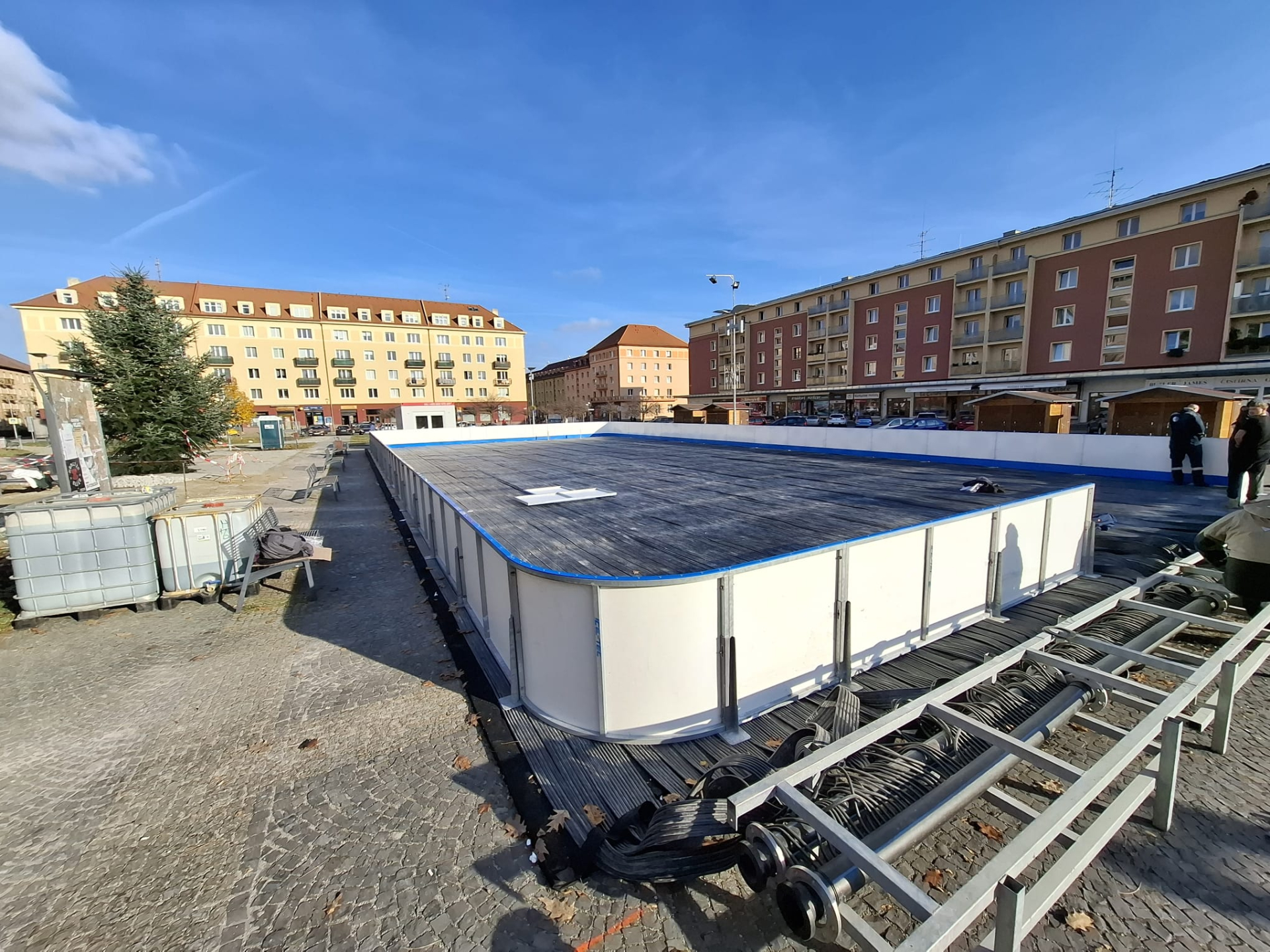 Vánoční kluziště na náměstí 17. listopadu - 3 Vánoční kluziště na náměstí 17. listopadu - 3